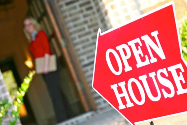 The Advantages and Disadvantages of Open Houses